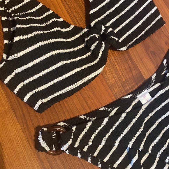 Bikini - Picture 2 of 3